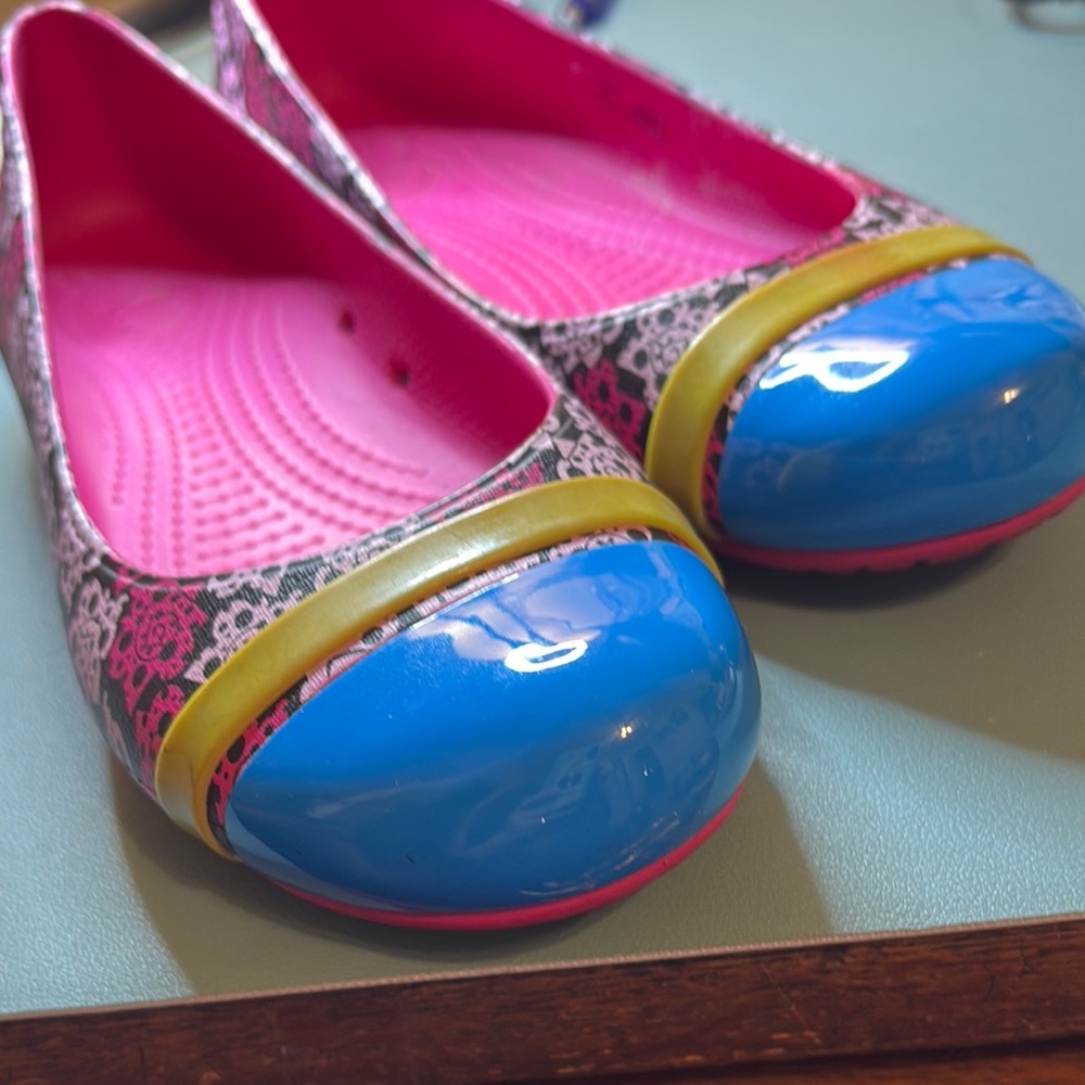 Crocs Pink & Blue Ballet Flats - Bright Patterned Shoes Sz 6W